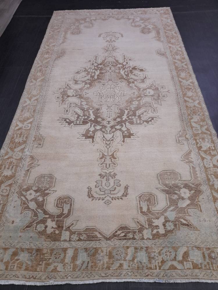 Cream Turkish Oushak Rug 5' 4" x 10' 8" Hand-Knotted | No. WR88939
