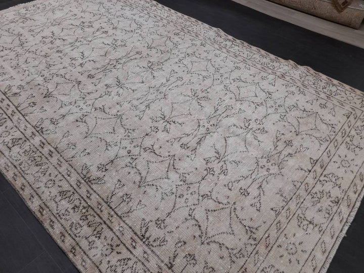 Turkish Oushak Rug 6' x 9' 7" Hand-Knotted pattern