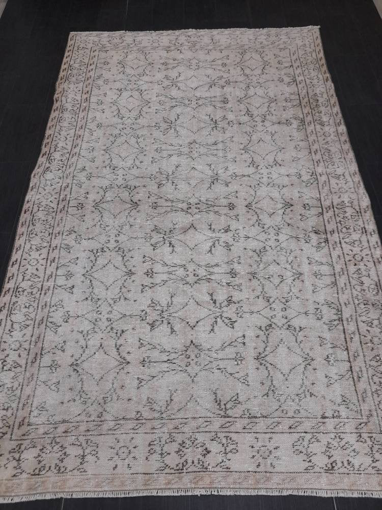 Turkish Oushak Rug 6' x 9' 7" Hand-Knotted texture