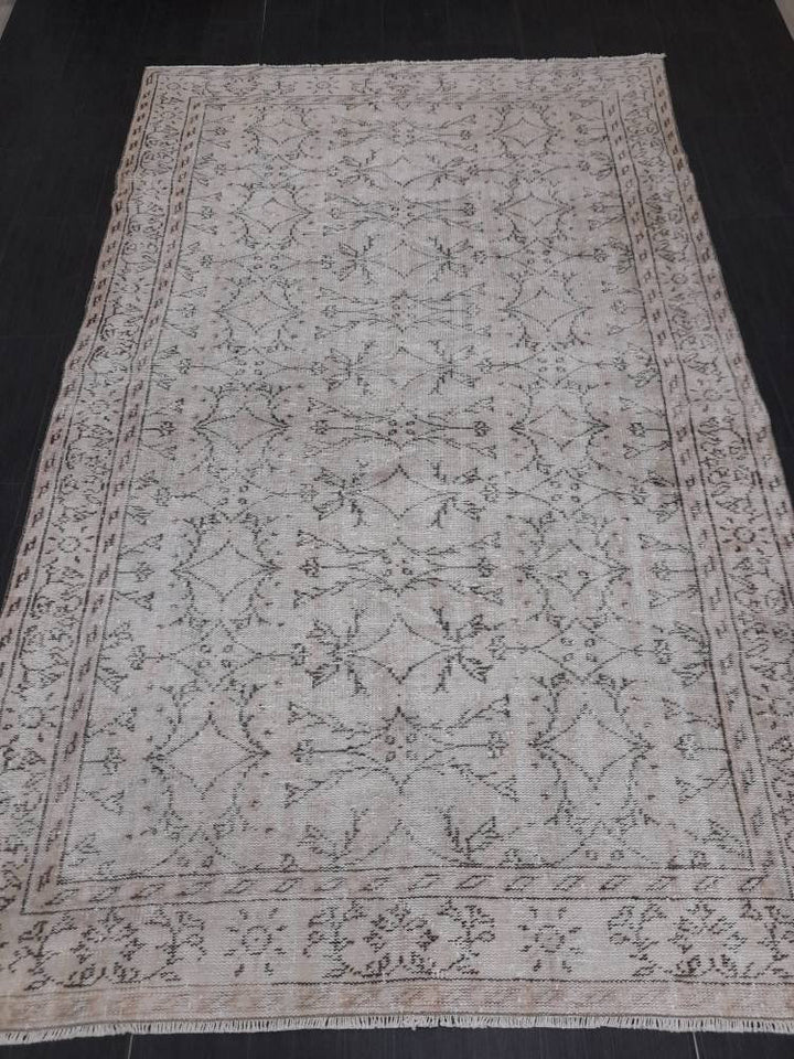Turkish Oushak Rug 6' x 9' 7" Hand-Knotted texture