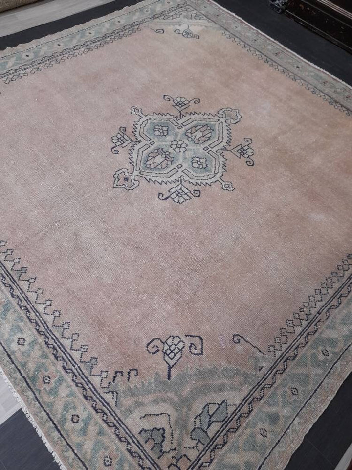 Turkish Oushak Rug 9' 5" x 9' 5" Hand-Knotted pattern