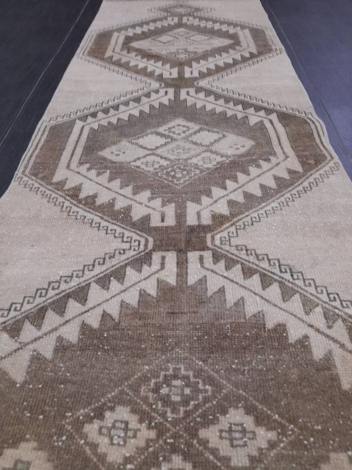 Beige Turkish Runner Rug 2' 9" x 9' 7" Hand-Knotted close-up