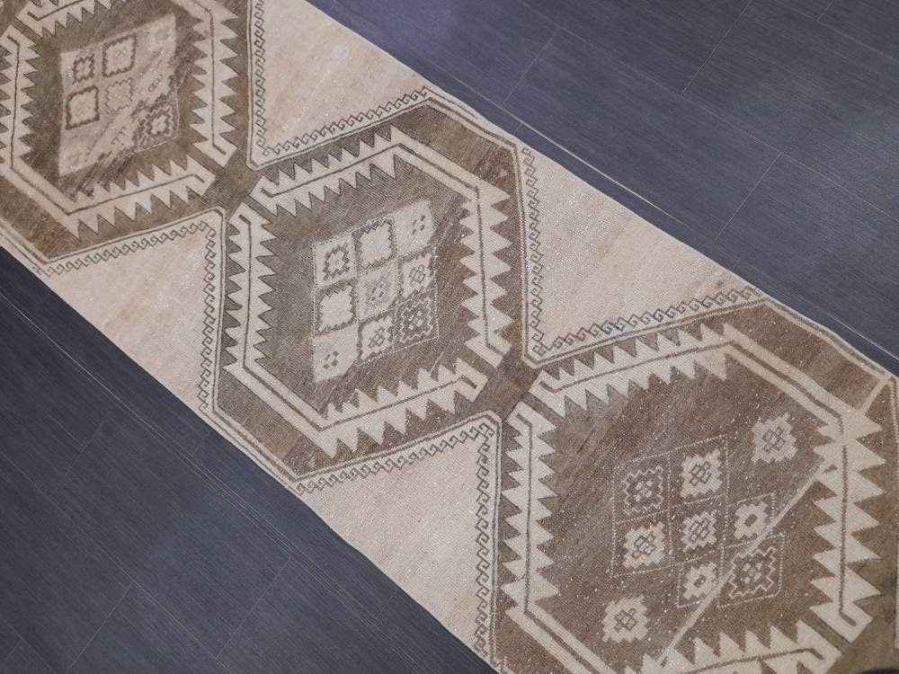 Beige Turkish Runner Rug 2' 9" x 9' 7" Hand-Knotted border
