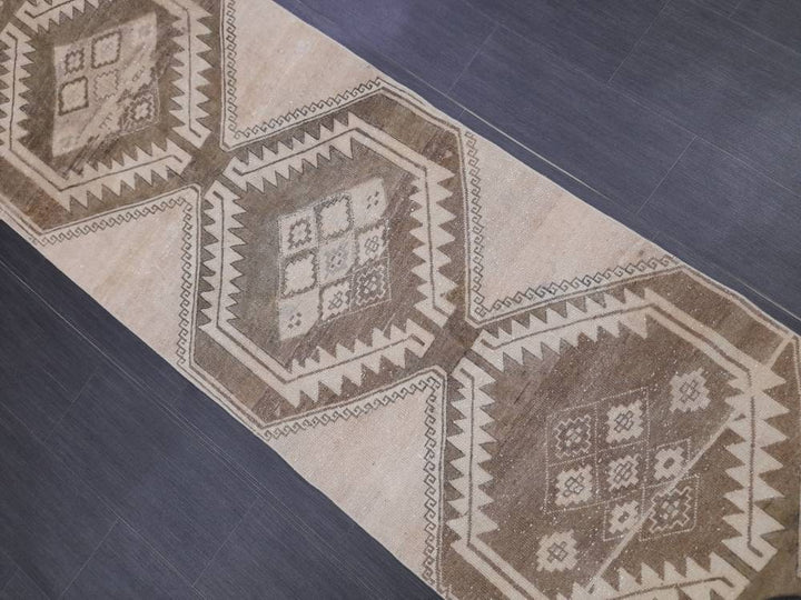 Beige Turkish Runner Rug 2' 9" x 9' 7" Hand-Knotted border