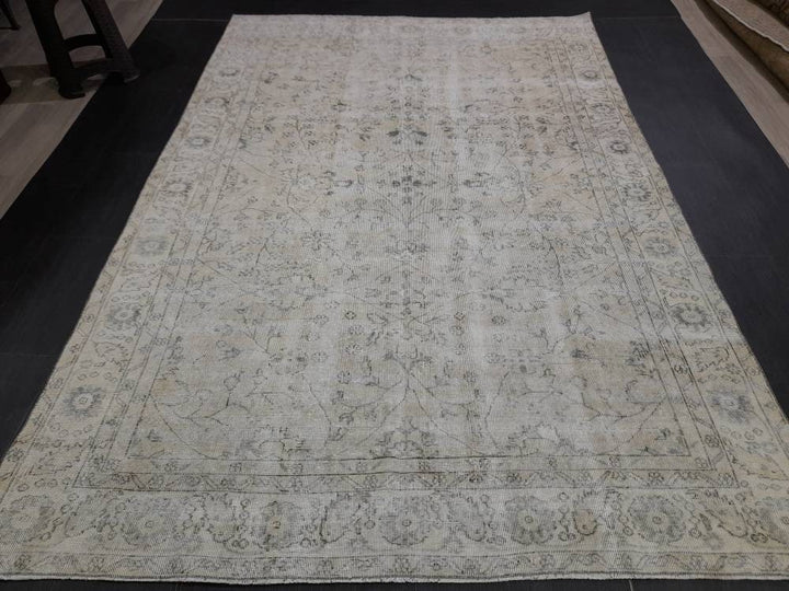 Beige Turkish Runner Rug 6' 5" x 9' 5" Hand-Knotted border