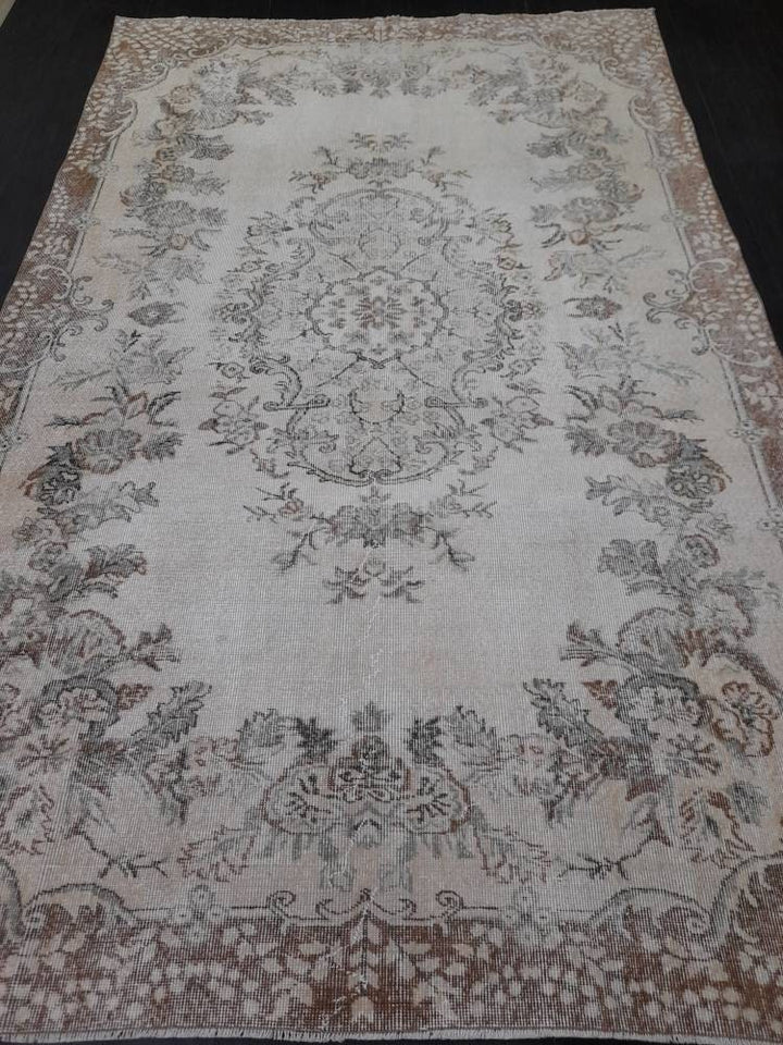 Tan Turkish Oushak Rug 6' 4" x 10' 3" Hand-Knotted detail