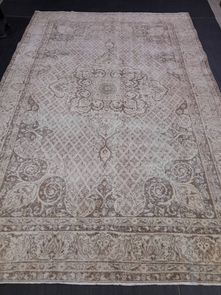 Tan Turkish Oushak Rug 6'8" x 10'2" Hand-Knotted pattern