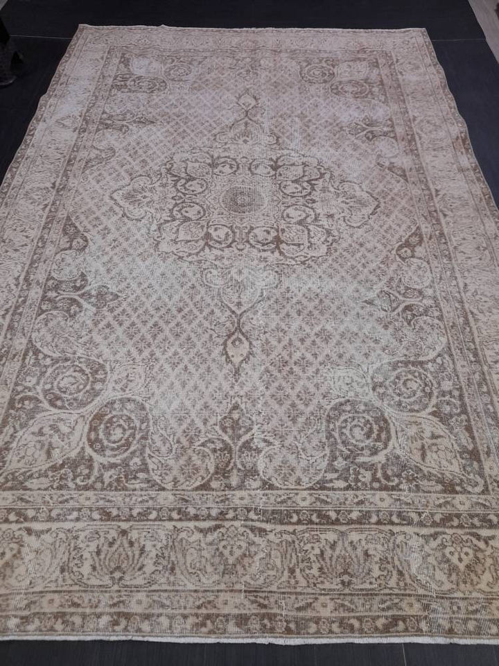Tan Turkish Oushak Rug 6'8" x 10'2" Hand-Knotted pattern