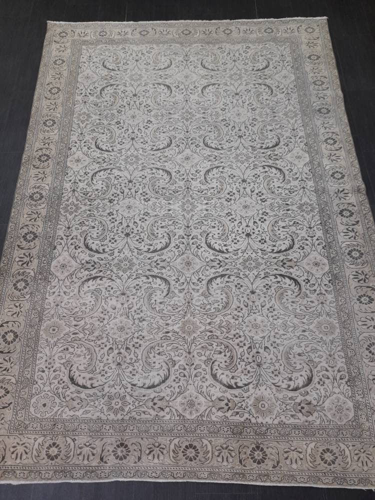 Tan Turkish Oushak Rug 6' 6" x 9' 5" Hand-Knotted pattern