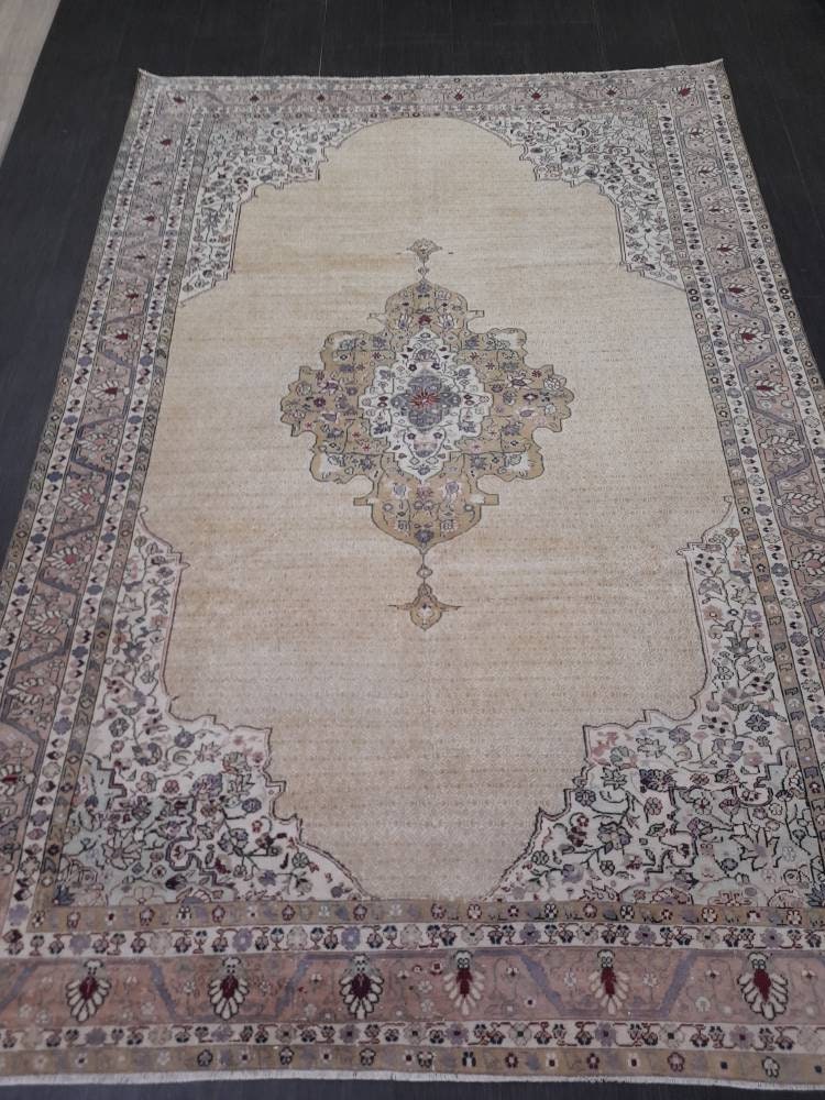 Beige Turkish Runner Rug 6' 4" x 9' 2" Hand-Knotted border