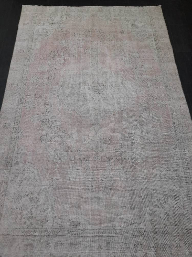 Pink Turkish Oushak Rug 6' 6" x 10' Hand-Knotted texture