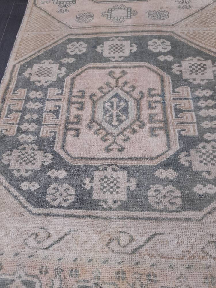 Beige Turkish Runner Rug 2' 6" x 9' 6" Hand-Knotted texture