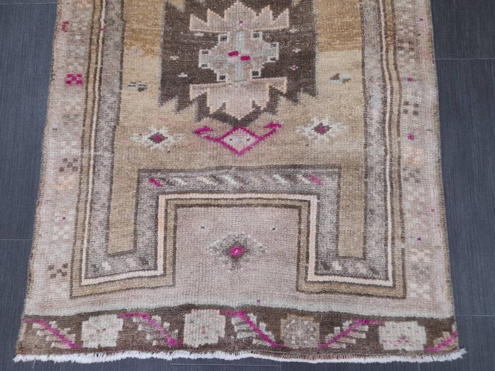 Beige Turkish Runner Rug 2' 6" x 4' 6" Hand-Knotted view