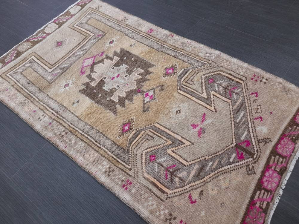 Beige Turkish Runner Rug 2' 6" x 4' 6" Hand-Knotted
