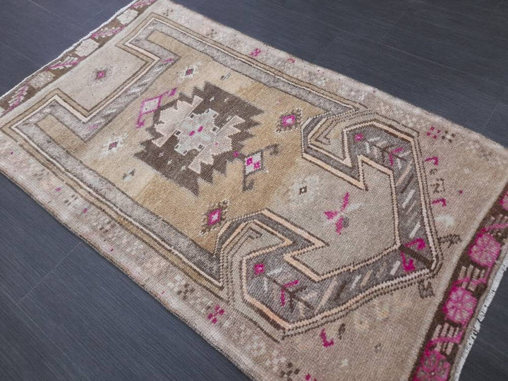 Beige Turkish Runner Rug 2' 6" x 4' 6" Hand-Knotted
