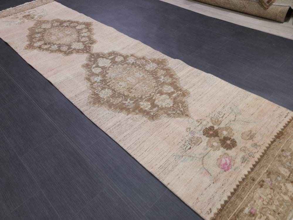 Beige Turkish Runner Rug 2' 10" x 11' 5" Hand-Knotted detail