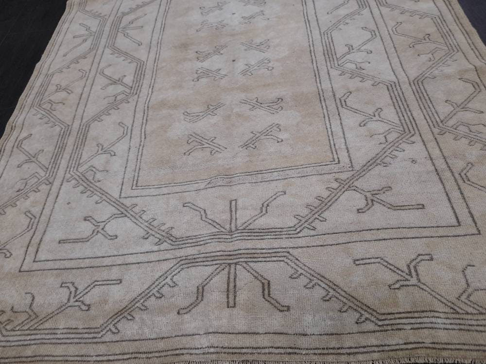 Beige Turkish Vintage Rug 5' 3" x 8' 4" Hand-Knotted border
