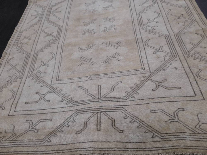 Beige Turkish Vintage Rug 5' 3" x 8' 4" Hand-Knotted border
