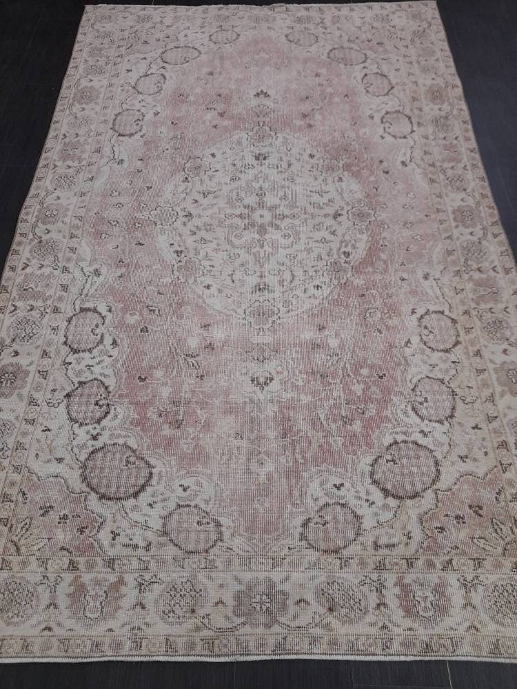 Pink Turkish Runner Rug 5' 5" x 8' 9" Hand-Knotted border
