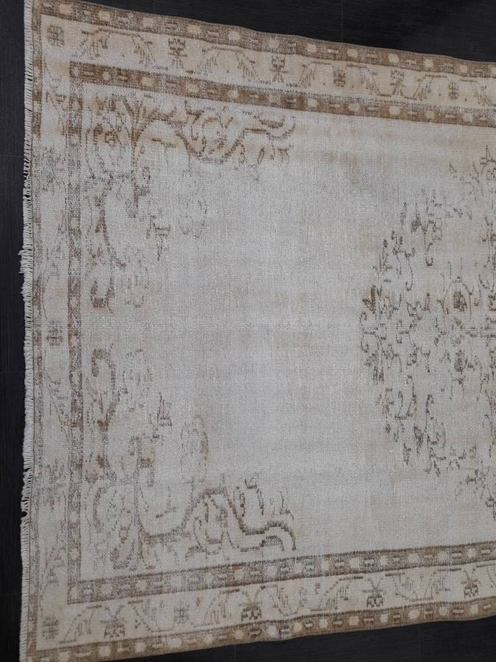 Beige Turkish Oushak Rug 5' 2" x 8' 2" Hand-Knotted | No. WR17760
