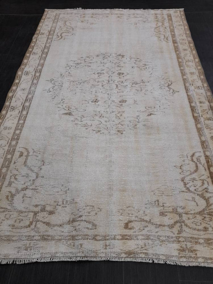 Beige Turkish Oushak Rug 5' 2" x 8' 2" Hand-Knotted | No. WR17760