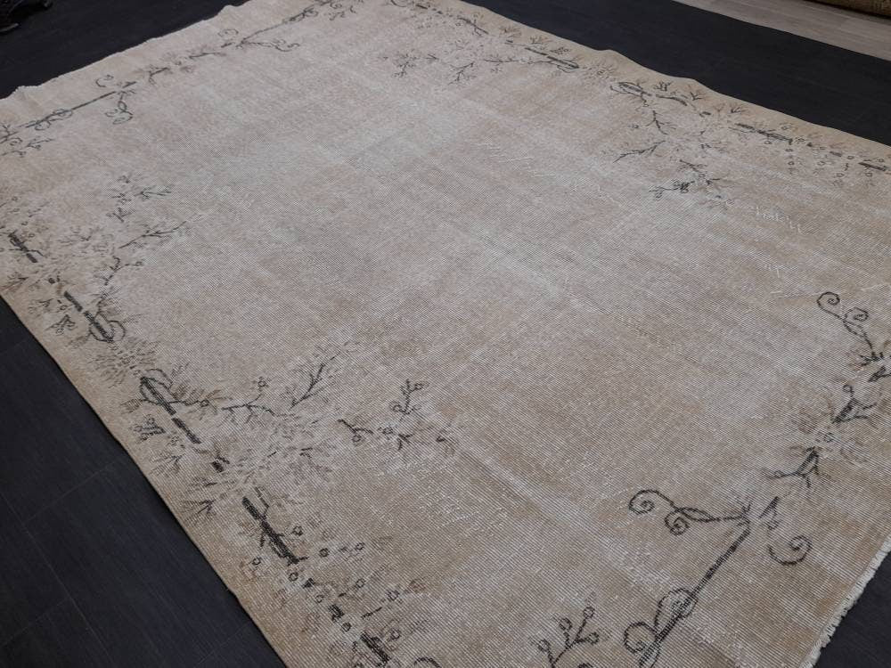 Beige Turkish Vintage Rug 6' 6" x 9' 8" Hand-Knotted | No. WR68017