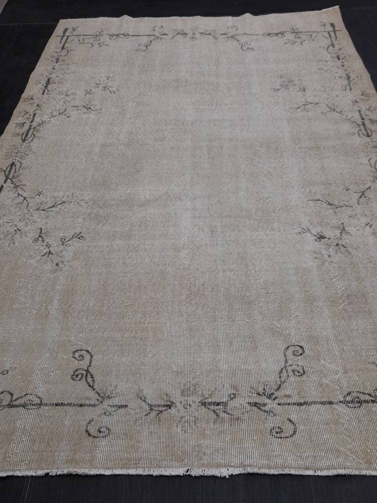Beige Turkish Vintage Rug 6' 6" x 9' 8" Hand-Knotted | No. WR68017