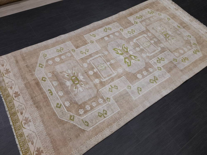 Beige Turkish Oushak Rug 4' 6" x 9' Hand-Knotted detail