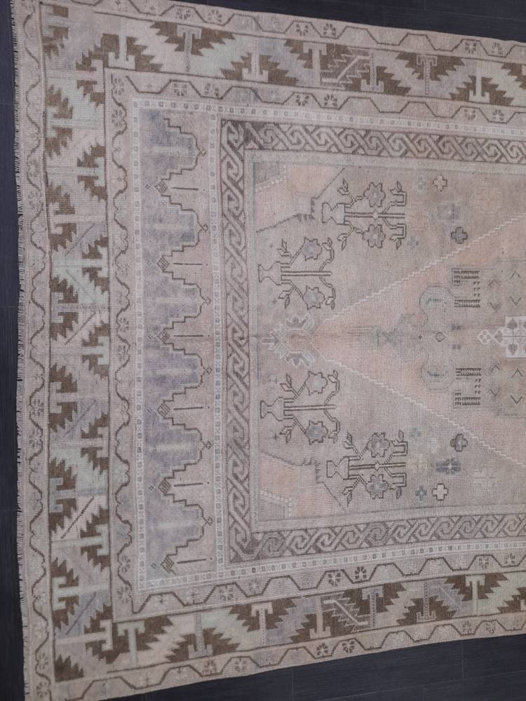 Beige Turkish Runner Rug 5' 8" x 11' 4" Hand-Knotted detail