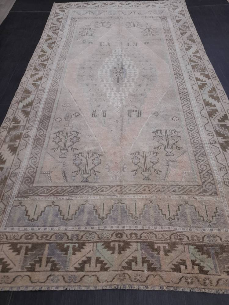 Beige Turkish Runner Rug 5' 8" x 11' 4" Hand-Knotted border