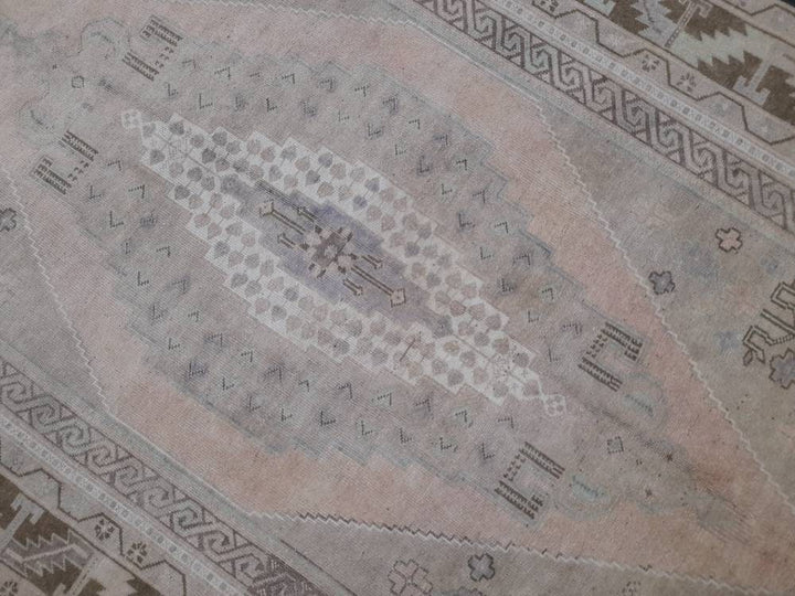 Beige Turkish Runner Rug 5' 8" x 11' 4" Hand-Knotted texture