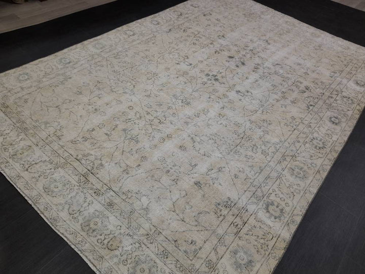 Beige Turkish Runner Rug 6' 5" x 9' 5" Hand-Knotted pattern