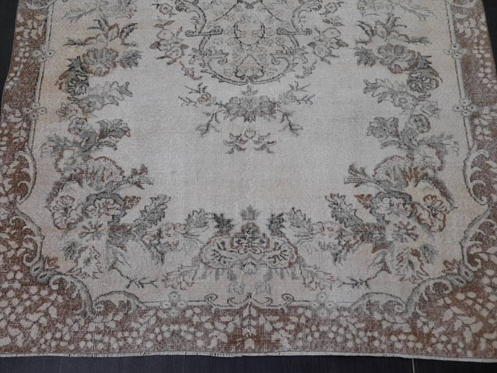 Tan Turkish Oushak Rug 6' 4" x 10' 3" Hand-Knotted border