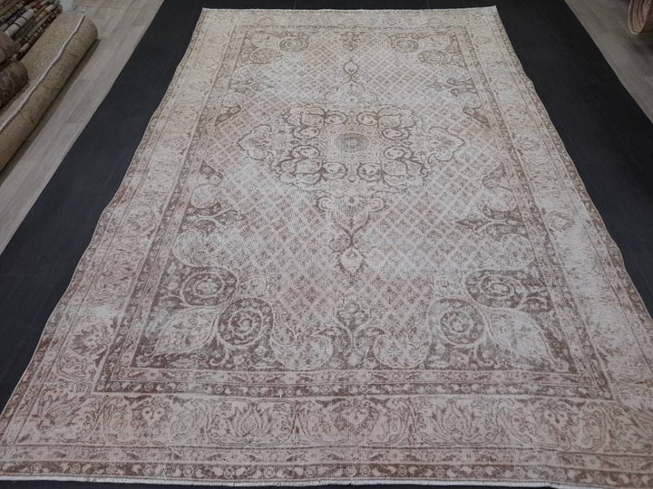 Tan Turkish Oushak Rug 6'8" x 10'2" Hand-Knotted detail