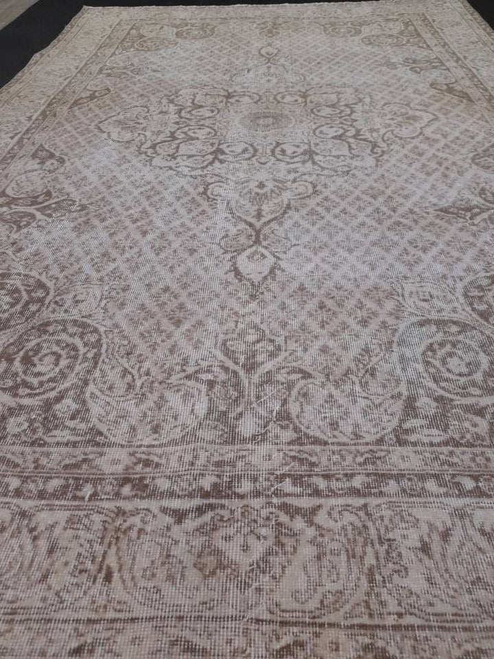 Tan Turkish Oushak Rug 6'8" x 10'2" Hand-Knotted close-up