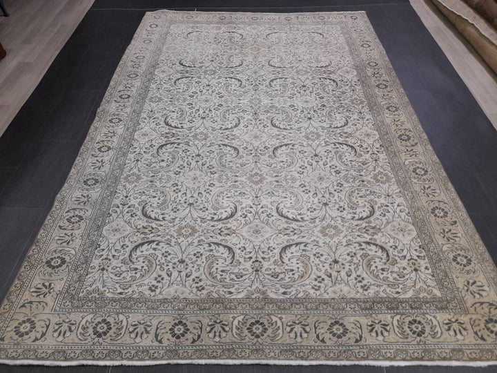 Tan Turkish Oushak Rug 6' 6" x 9' 5" Hand-Knotted detail