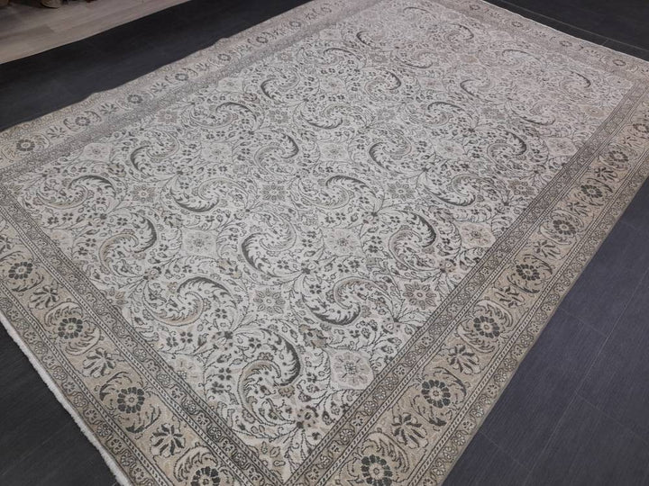 Tan Turkish Oushak Rug 6' 6" x 9' 5" Hand-Knotted border