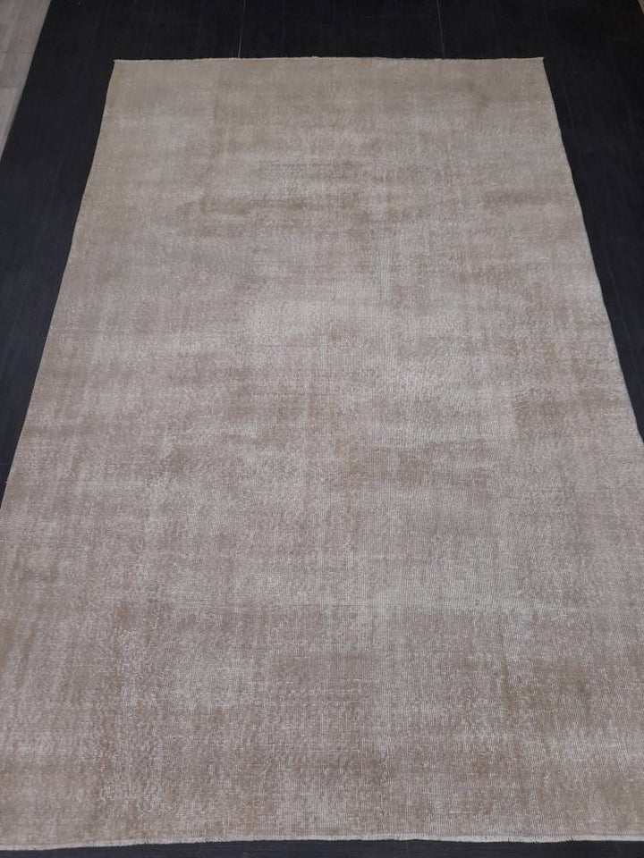 Beige Turkish Oushak Rug 6' 6" x 10' 1" Hand-Knotted pattern