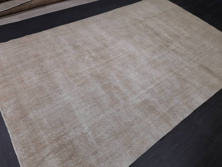 Beige Turkish Oushak Rug 6' 6" x 10' 1" Hand-Knotted border