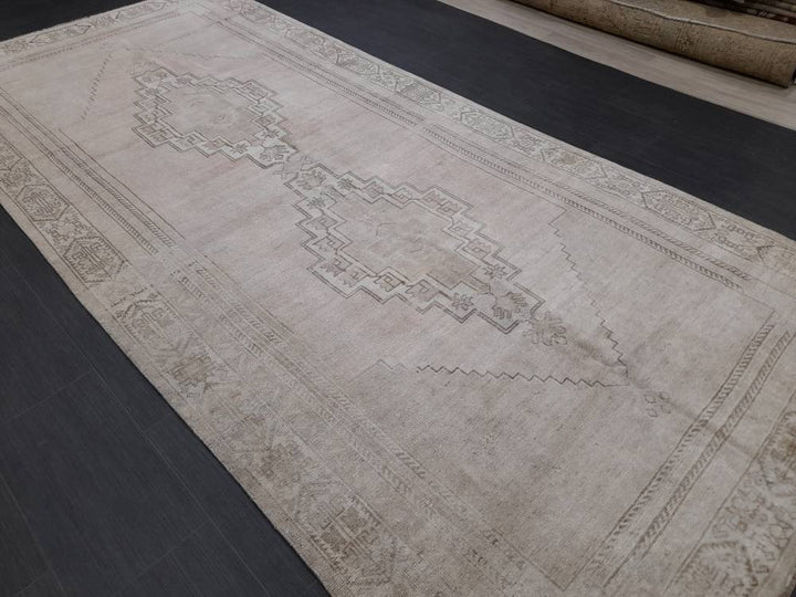 Beige Turkish Runner Rug 5' x 10' 9" Hand-Knotted detail