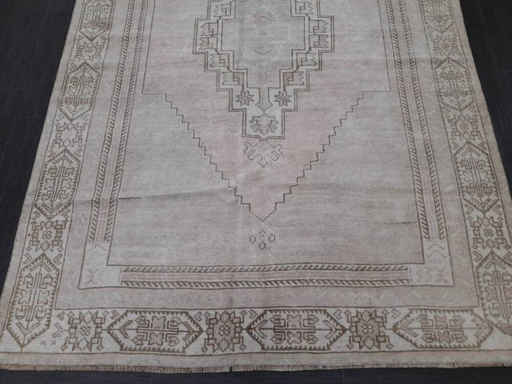 Beige Turkish Runner Rug 5' x 10' 9" Hand-Knotted close-up