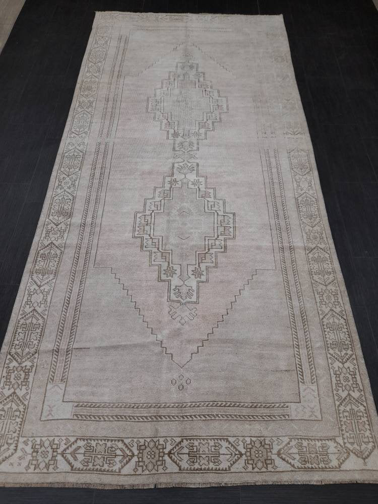Beige Turkish Runner Rug 5' x 10' 9" Hand-Knotted border