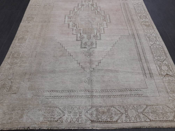 Beige Turkish Runner Rug 5' x 10' 9" Hand-Knotted texture
