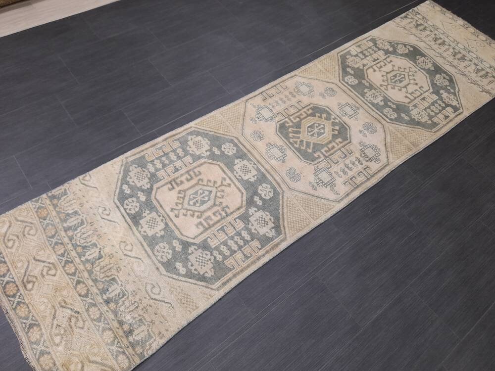 Beige Turkish Runner Rug 2' 6" x 9' 6" Hand-Knotted border