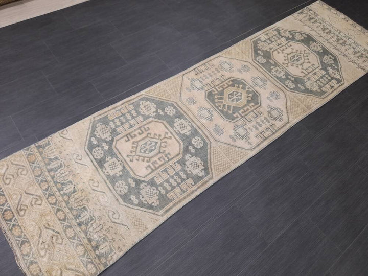 Beige Turkish Runner Rug 2' 6" x 9' 6" Hand-Knotted border
