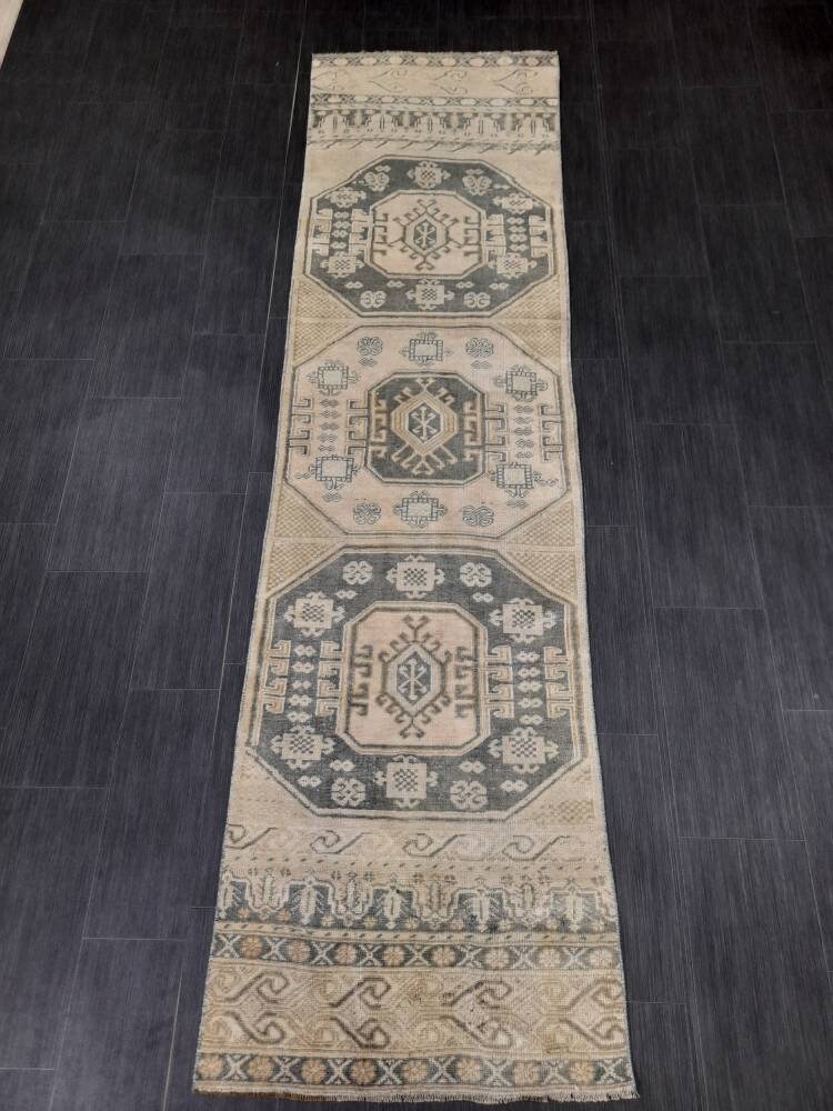 Beige Turkish Runner Rug 2' 6" x 9' 6" Hand-Knotted close-up
