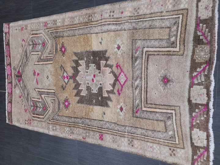 Beige Turkish Runner Rug 2' 6" x 4' 6" Hand-Knotted close-up