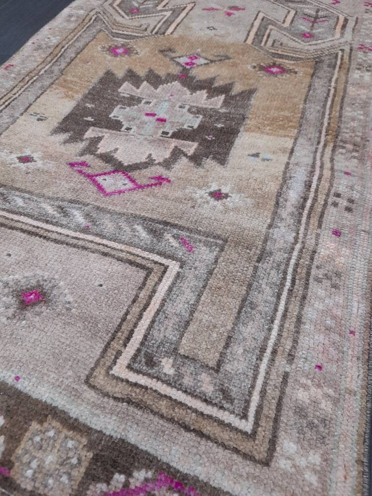 Beige Turkish Runner Rug 2' 6" x 4' 6" Hand-Knotted field