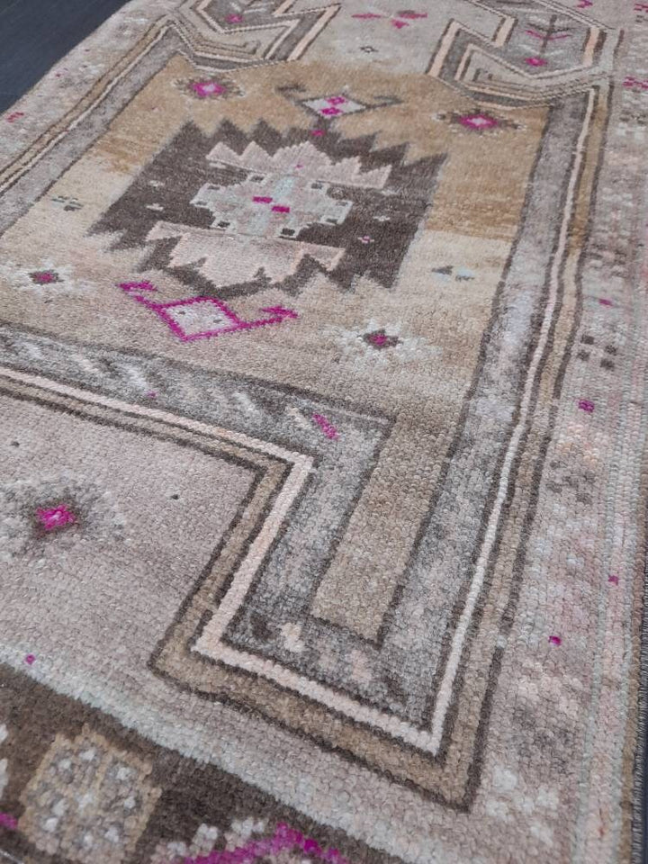 Beige Turkish Runner Rug 2' 6" x 4' 6" Hand-Knotted field