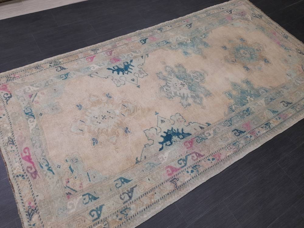 Beige Turkish Runner Rug 4' 8" x 8' 10" Hand-Knotted detail